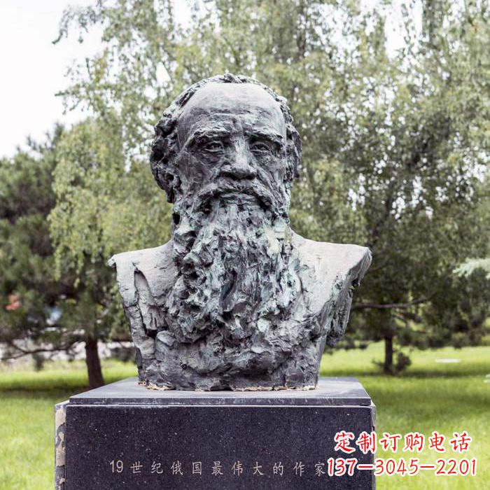长沙19世纪俄国最伟大的作家列夫·尼古拉耶维奇·托尔斯泰雕像