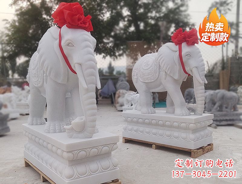 长沙白色石雕大象卷鼻子