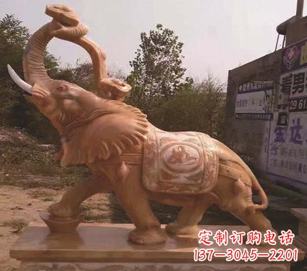 长沙鼻卷如意的大象石雕