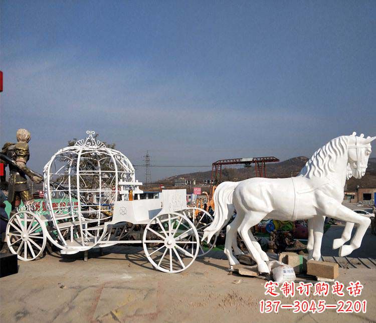 长沙玻璃钢城市的马车雕塑