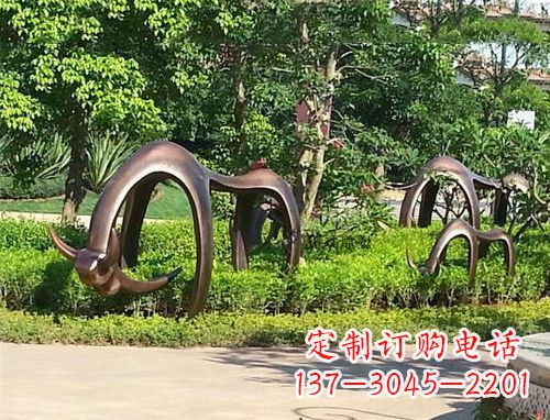 长沙玻璃钢动物雕塑公园草坪的美丽装饰