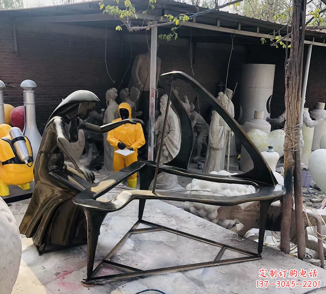 长沙玻璃钢仿铜钢琴雕塑