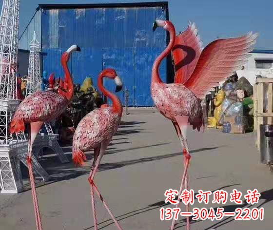长沙火烈鸟雕塑以玻璃钢创造精美的景观雕塑