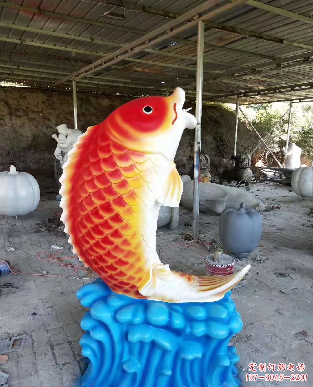 长沙玻璃钢制作的精美鲤鱼喷泉雕塑