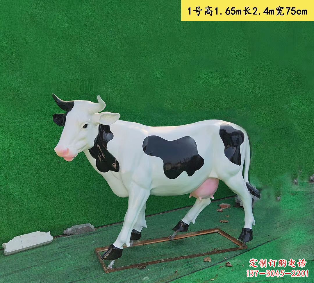 长沙玻璃钢仿真奶牛雕塑精致而可爱