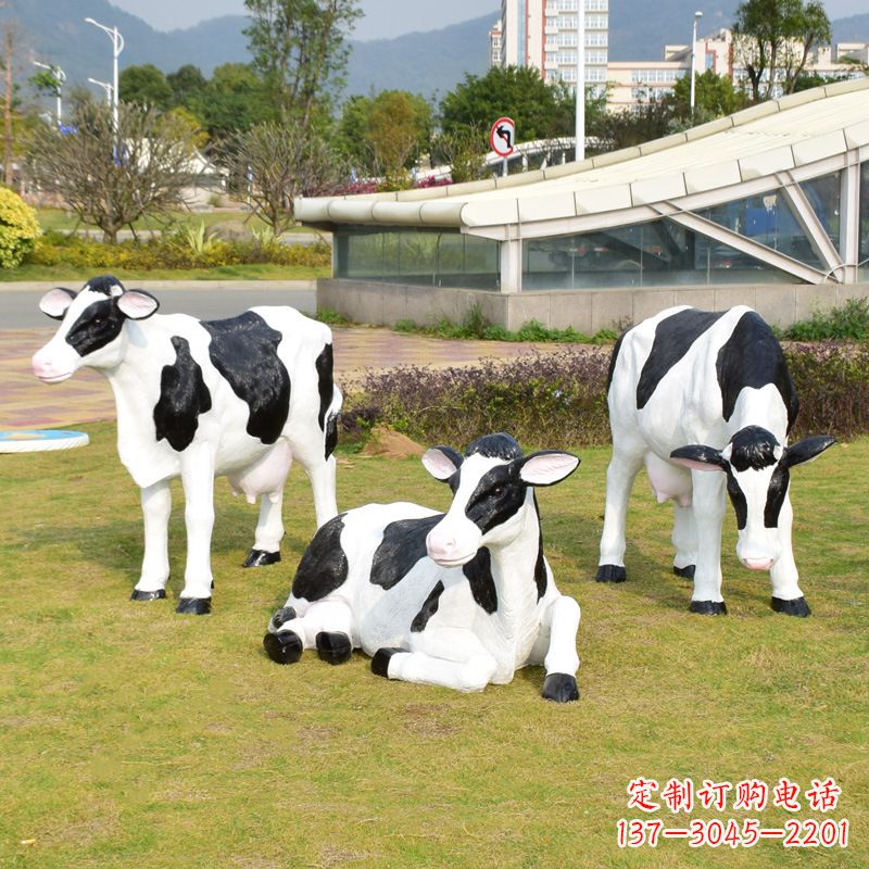 长沙玻璃钢奶牛雕塑给环境带来美丽