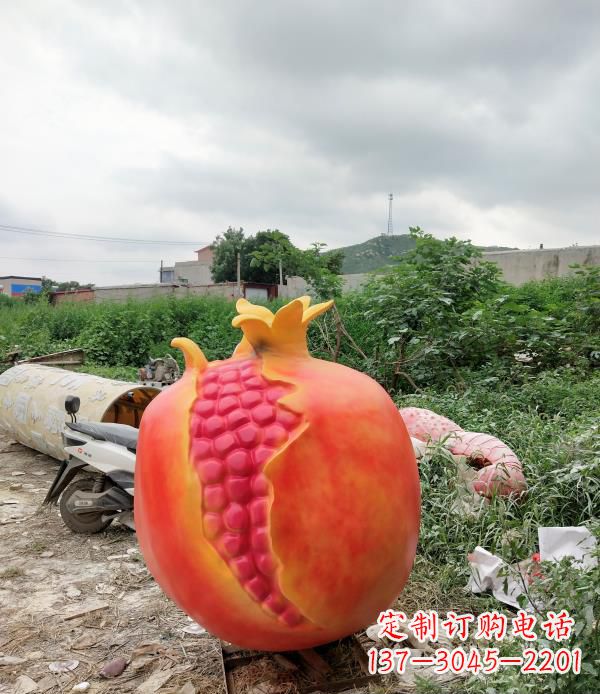 长沙玻璃钢仿真石榴雕塑——精美的艺术品