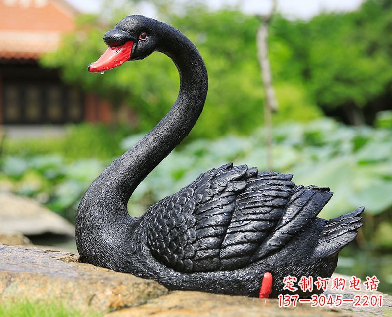 长沙玻璃钢雕刻的黑色天鹅——美丽宁静的公园园林摆件