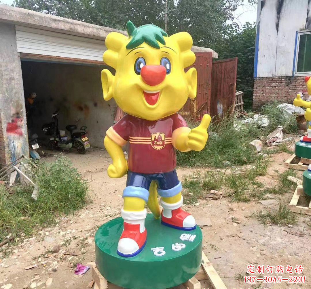 长沙玻璃钢卡通小牛雕塑精致而可爱