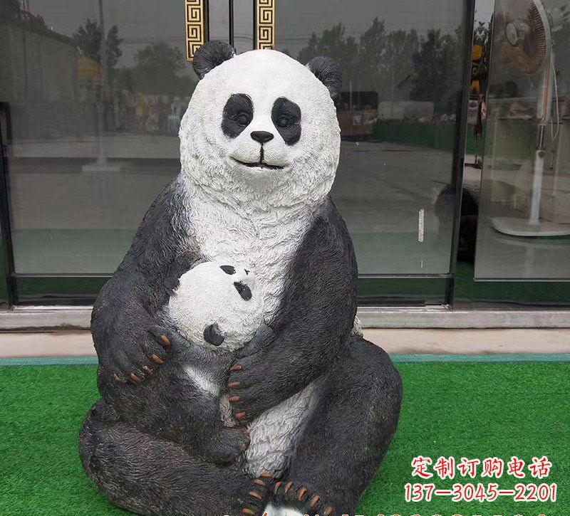 长沙玻璃钢制熊猫雕塑——传承中华文化精髓