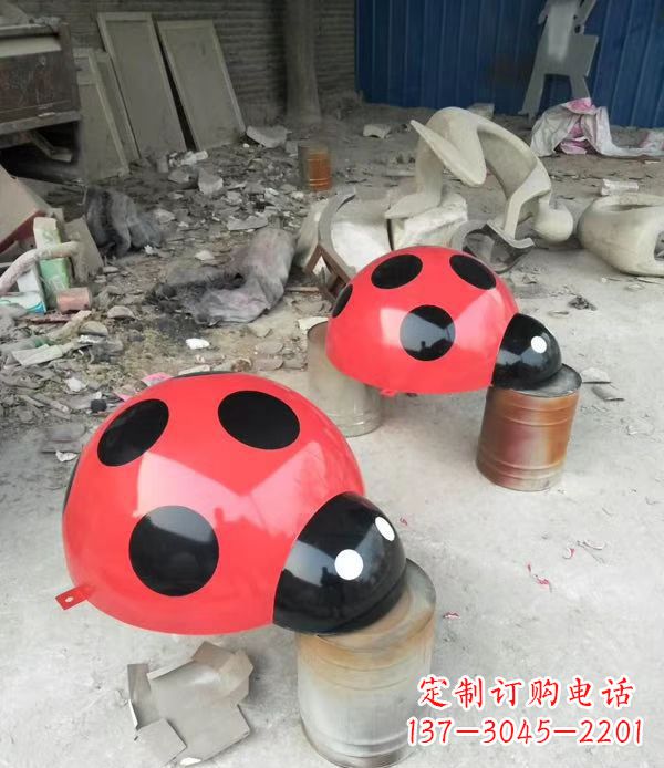 长沙玻璃钢制瓢虫雕塑绚丽多彩的公园景观摆件