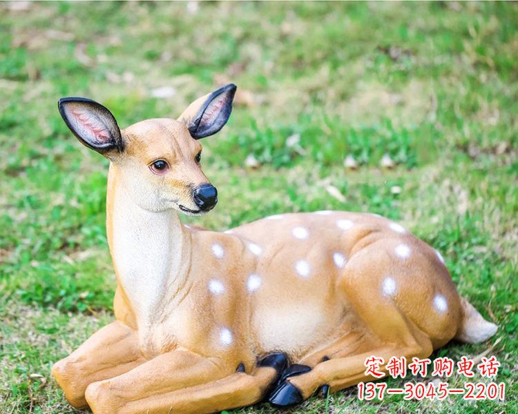 长沙玻璃钢卧姿梅花鹿雕塑