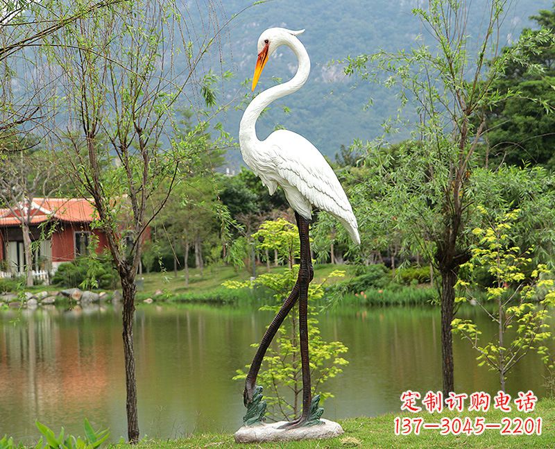 长沙玻璃钢仙鹤雕塑——传承中国传统文化