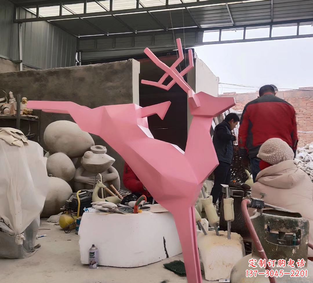 长沙不锈钢彩绘小鹿雕塑艺术与美感的完美结合