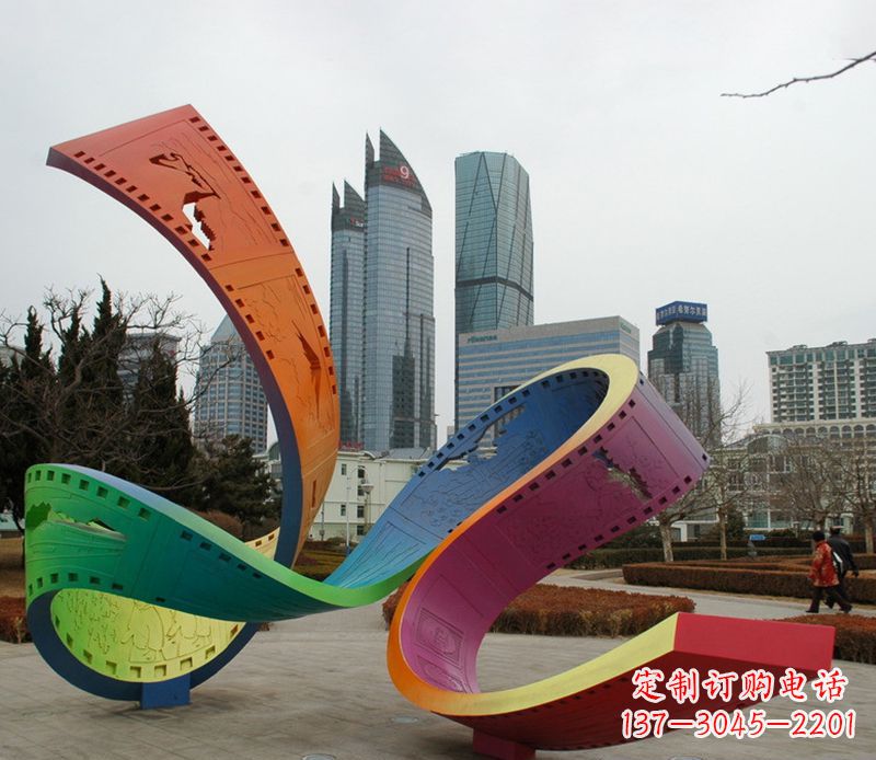 长沙不锈钢彩色胶卷雕塑艺术的精美结合