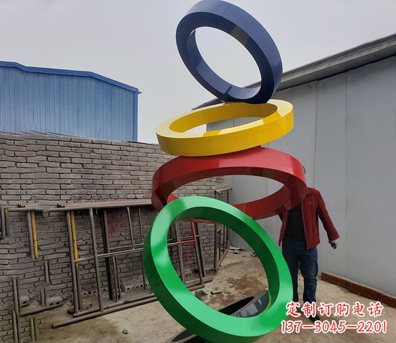 长沙璀璨缤纷的不锈钢圆环雕塑