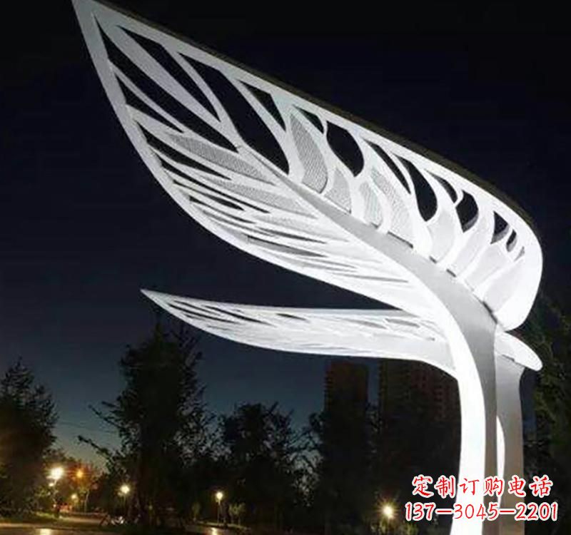 长沙不锈钢树叶雕塑点缀城市景观