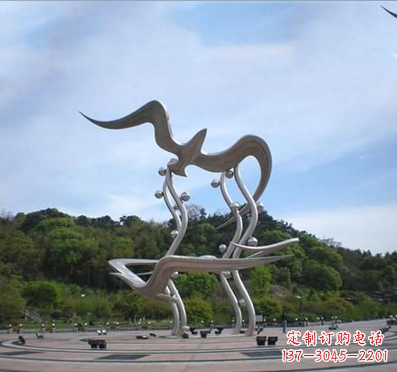 长沙大雁展翅飞越城市圆环