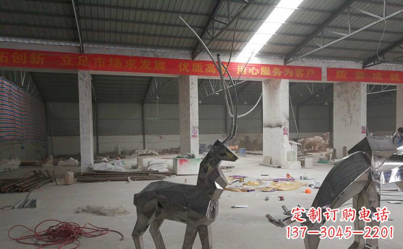 长沙不锈钢麋鹿雕塑静谧美丽的自然之美