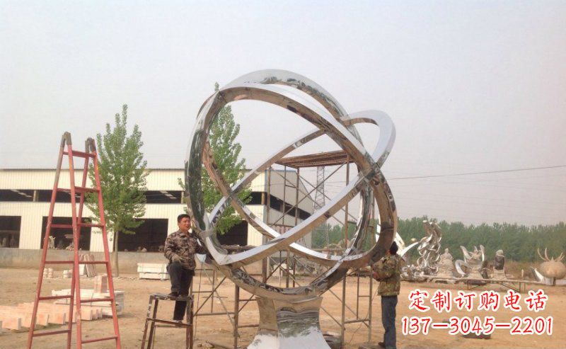 长沙不锈钢抽象圆环雕塑。