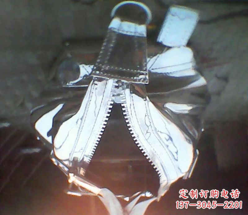 长沙精美不锈钢手提包雕塑