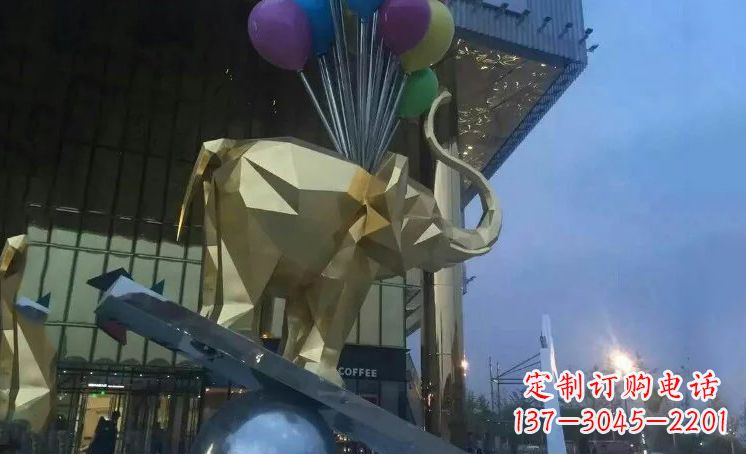 长沙大象踩高跷——点缀城市景观