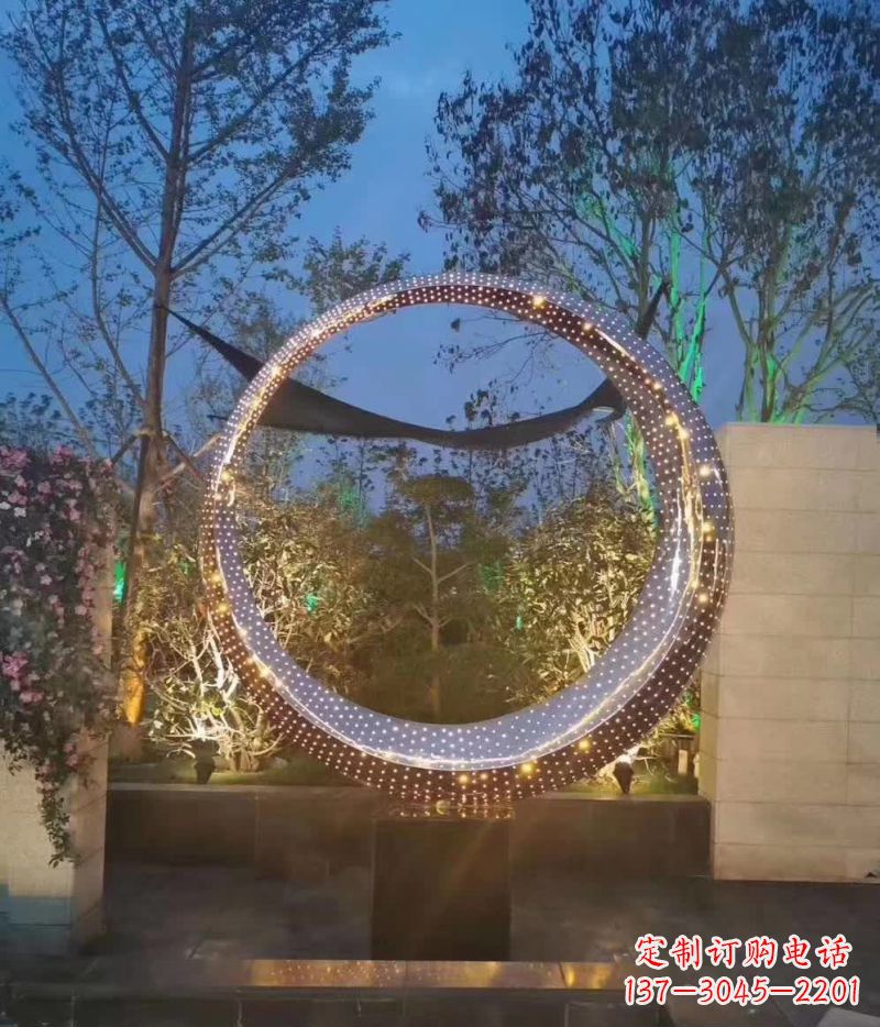 长沙不锈钢圆环雕塑艺术与环境的完美结合