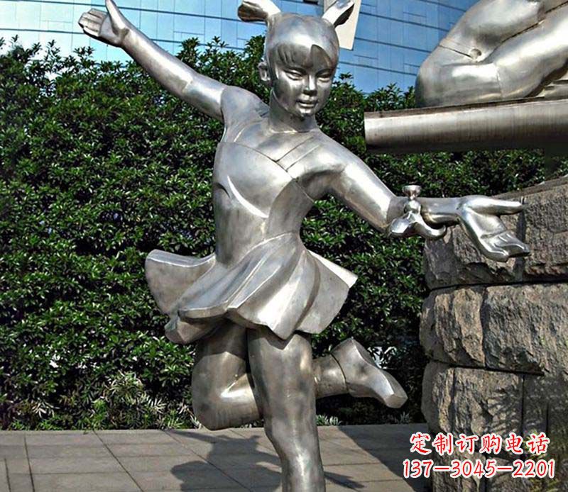 长沙不锈钢儿童踢毽子雕塑传承传统文化