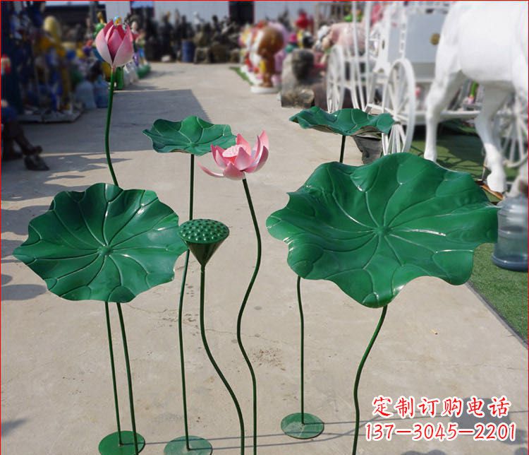 长沙不锈钢荷花雕塑色彩斑斓美不胜收