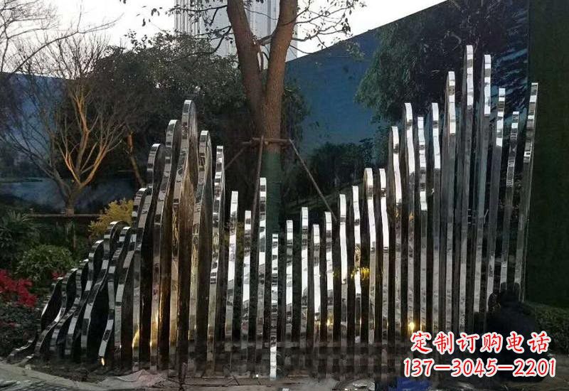 长沙不锈钢公园里的假山雕塑