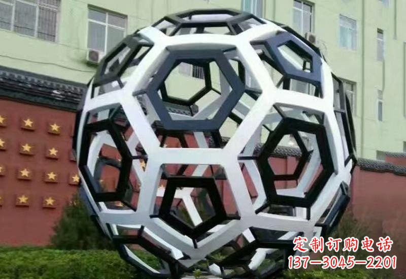 长沙不锈钢公园的镂空足球雕塑