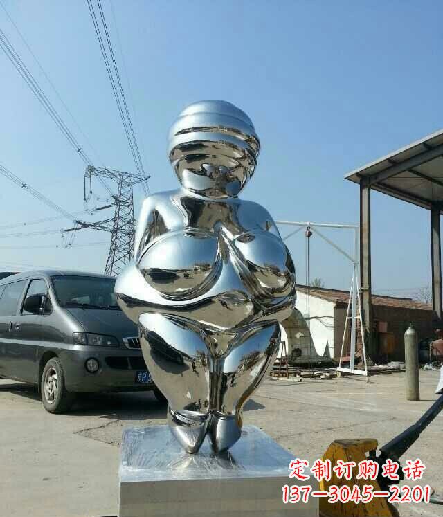 长沙女性之美不锈钢公园的女人雕塑