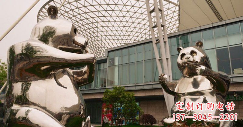 长沙不锈钢公园动物镜面熊猫雕塑