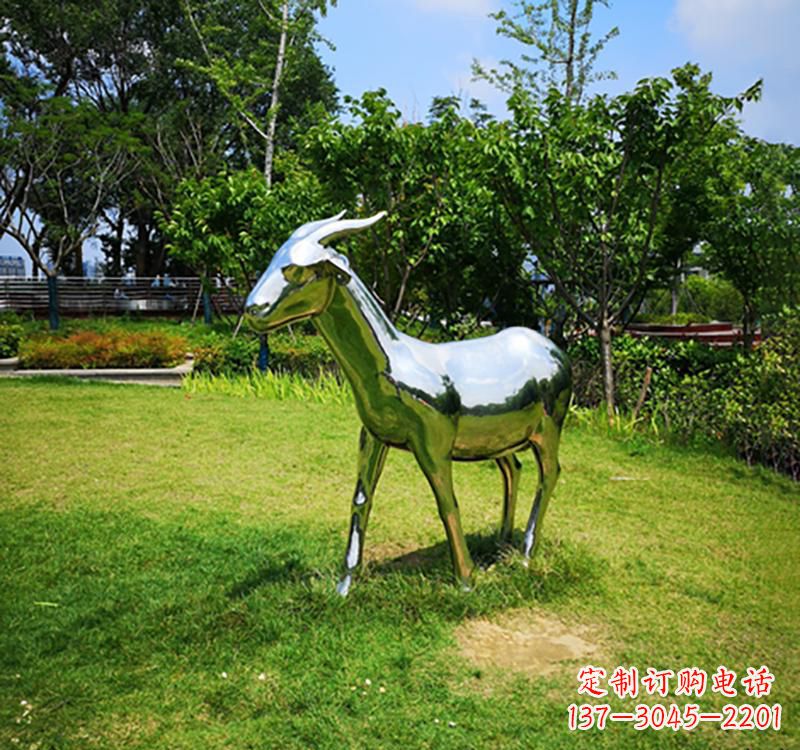 长沙不锈钢公园动物镜面羊雕塑