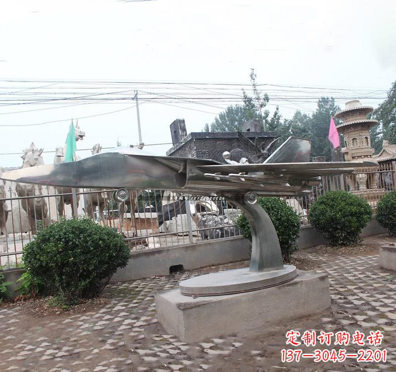 长沙不锈钢飞机雕塑——一种象征着力量与和平的艺术品