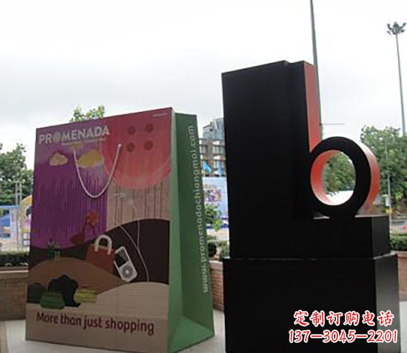 长沙不锈钢购物袋雕塑为公园带来现代风格