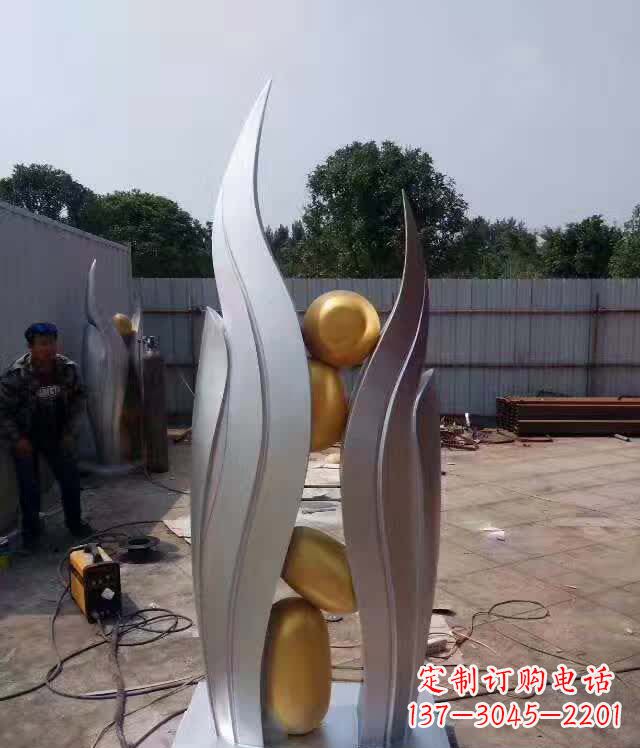 长沙不锈钢广场翅膀雕塑象征着自由之翼