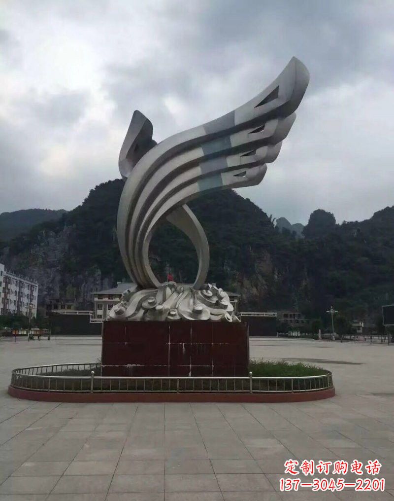 长沙翅膀雕塑——环绕不锈钢广场的精美艺术品