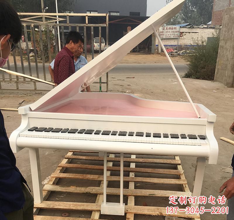 长沙不锈钢钢琴雕塑融合音乐与艺术的完美结合