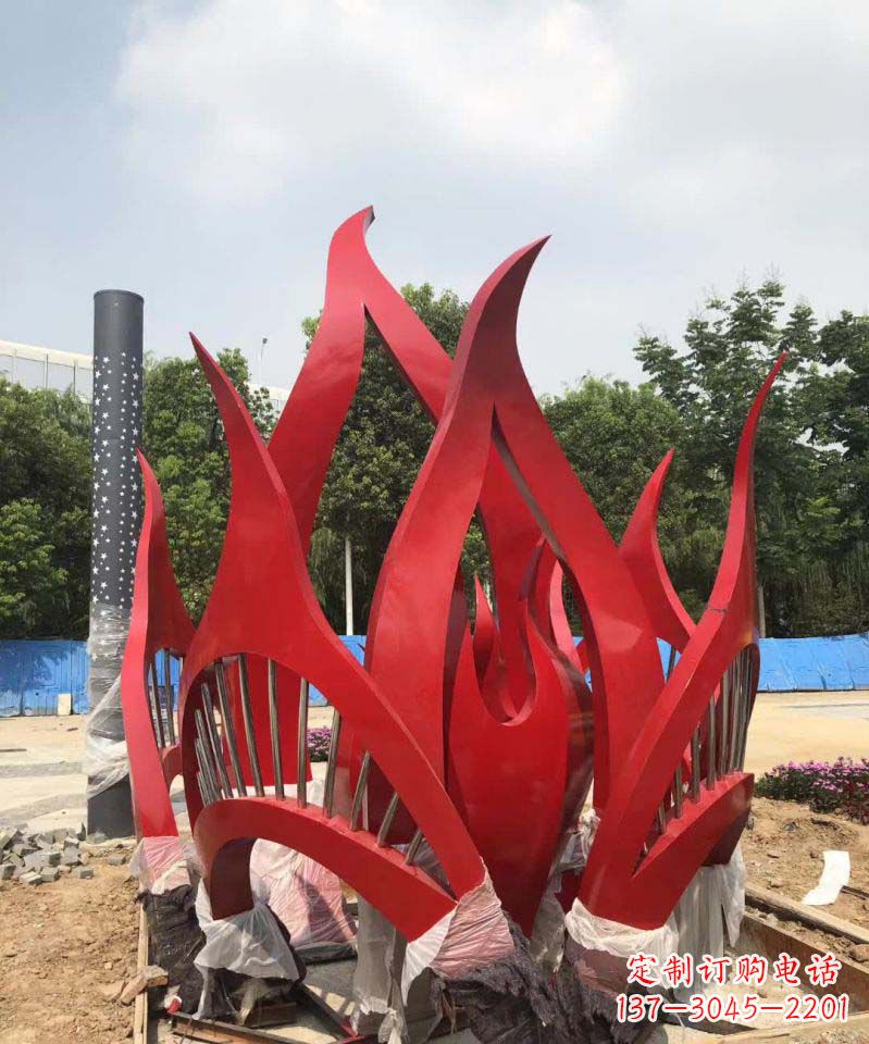 长沙不锈钢树叶雕塑美丽而持久的艺术