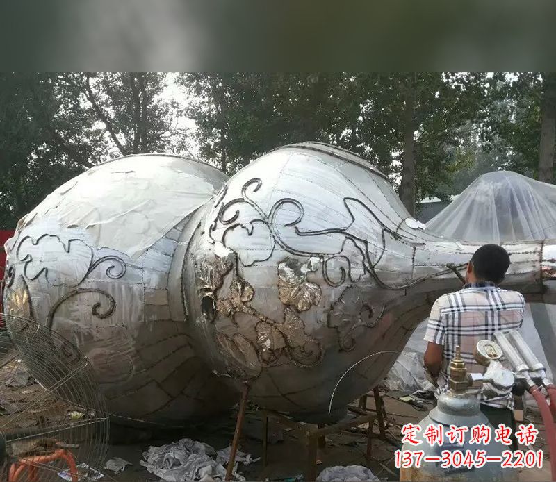 长沙不锈钢葫芦雕塑精美绝伦