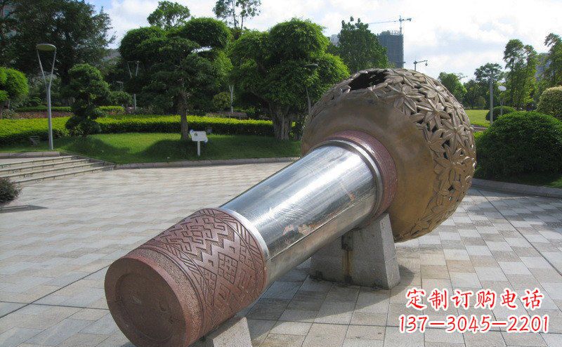 长沙“铸就记忆的不锈钢话筒雕塑”