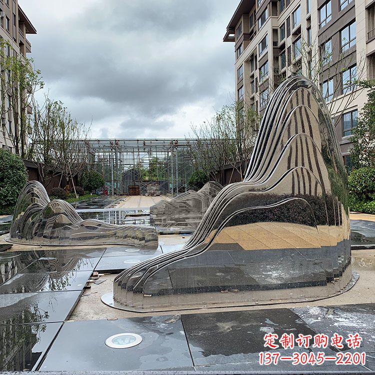 长沙不锈钢镜面假山雕塑给城市带来灵动之美