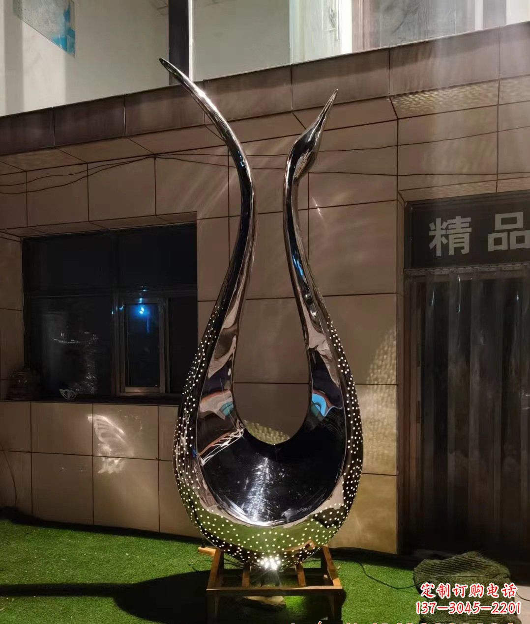 长沙不锈钢镜面天鹅雕塑——象征着美丽与坚强