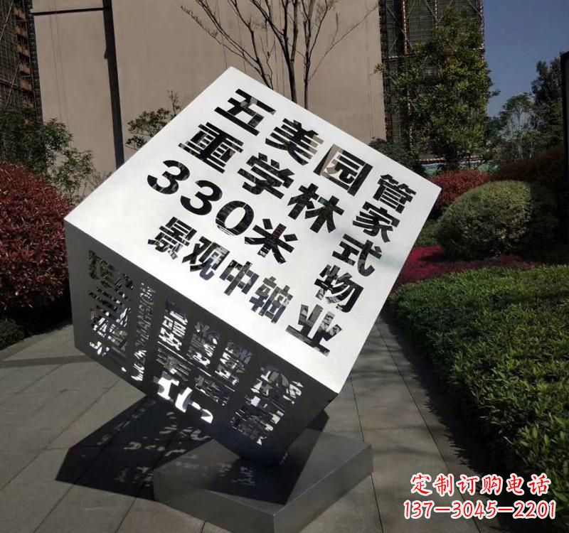 长沙精致而经典不锈钢立体魔方雕塑