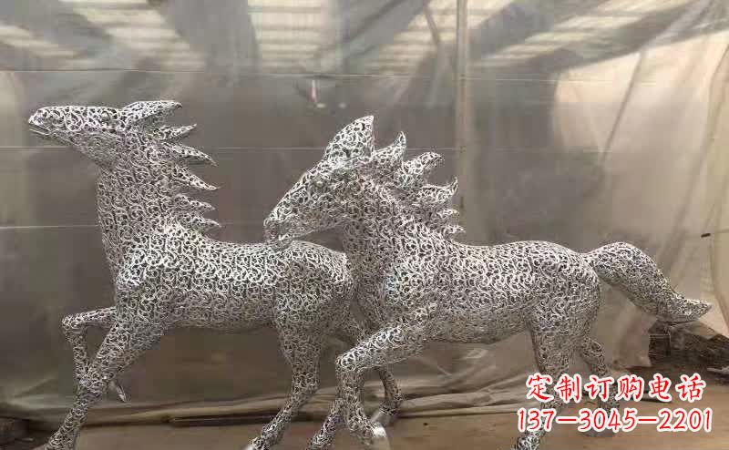 长沙不锈钢马雕塑精美而又富有动感