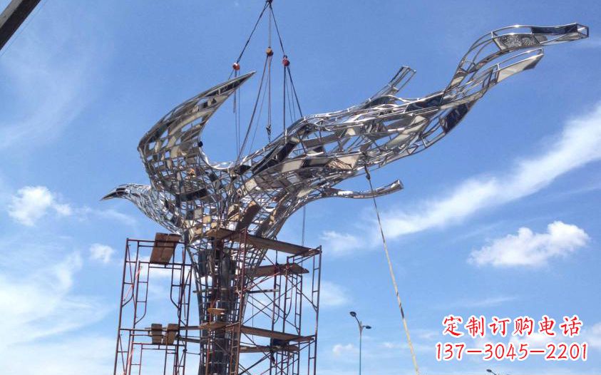 长沙不锈钢镂空鸽子雕塑美丽的象征