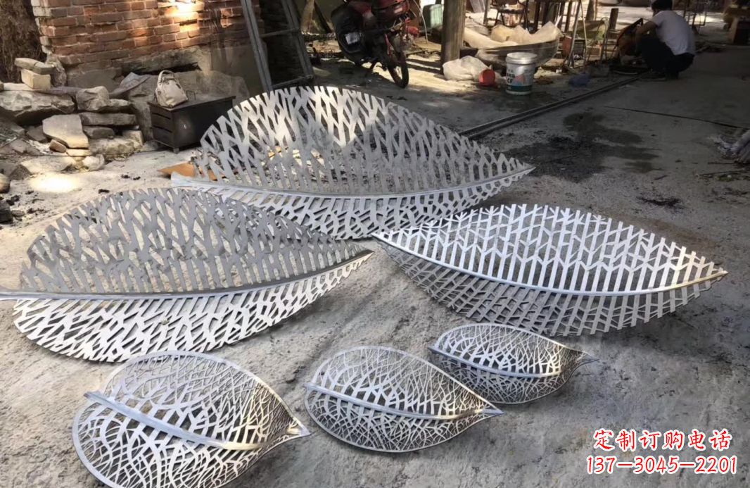 长沙不锈钢树叶雕塑美丽的自然之美