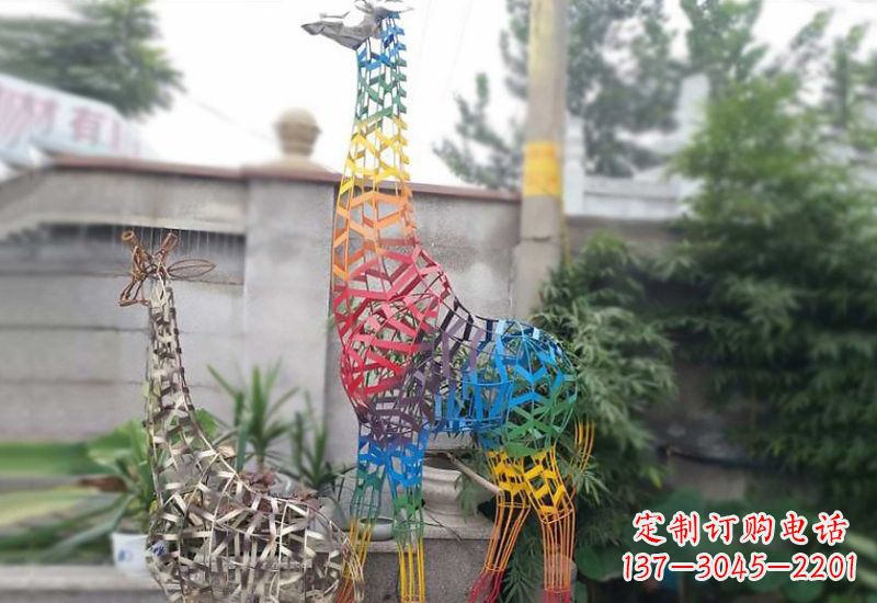长沙长颈鹿雕塑优雅而古典的艺术