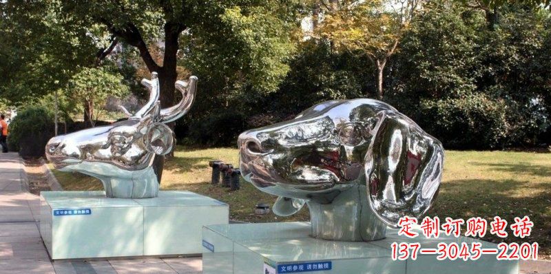 长沙狗头公园不锈钢鹿和狗雕塑